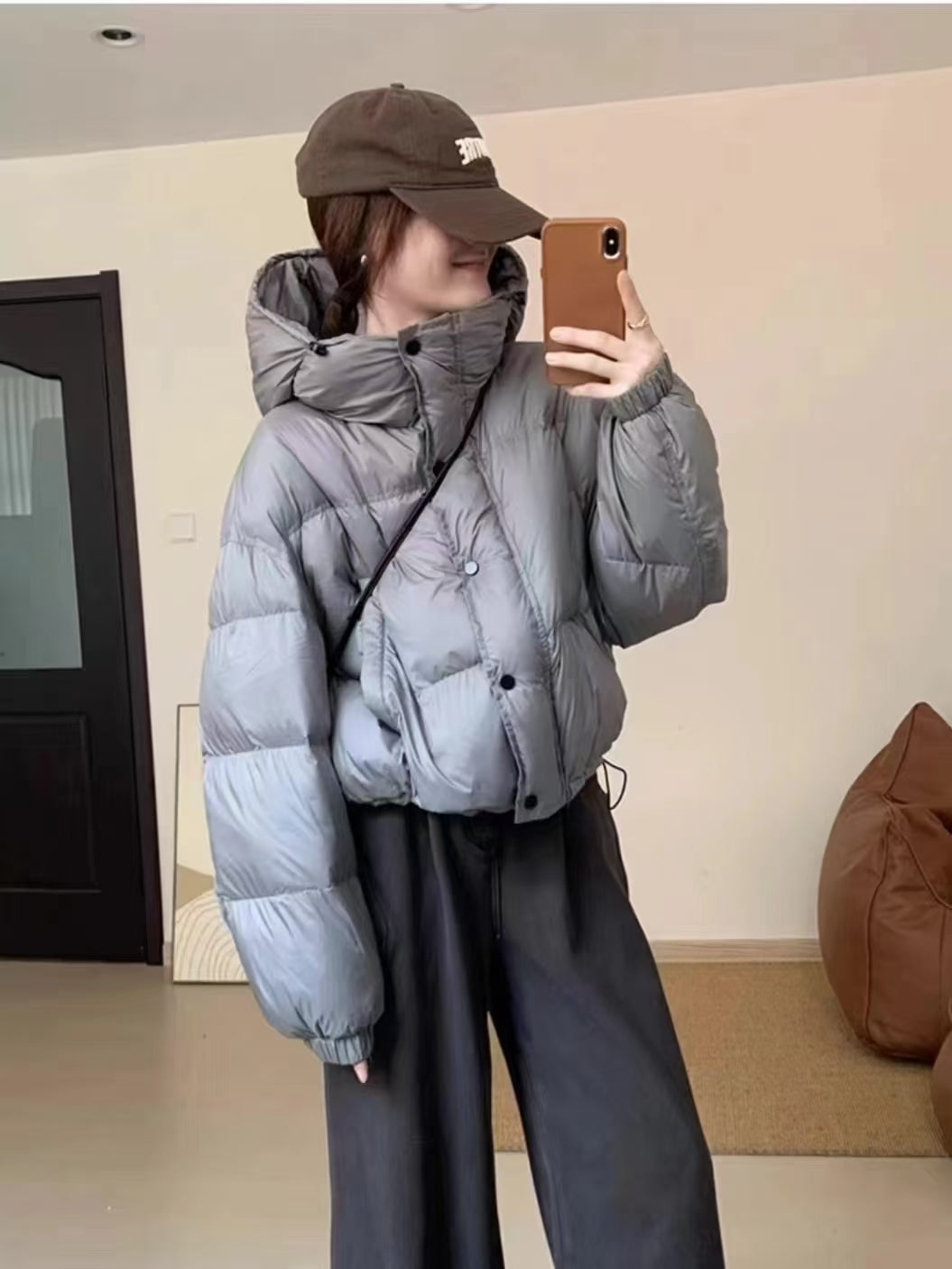 Winter dynamic warm short lightweight waterproof down jacket